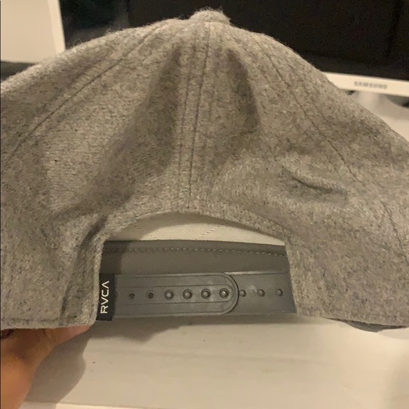 RVCA Grey SnapBack Hat - Picture 3 of 7